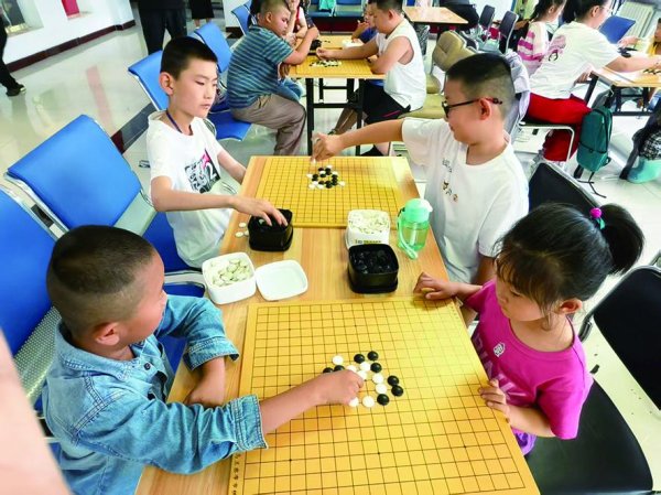 冠达管理 乌兰察布：公益学堂围棋课趣启智慧之旅